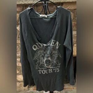 (NWOT) Daydreamer Queen Tour 75 Thermal Long Sleeve Graphic Tee